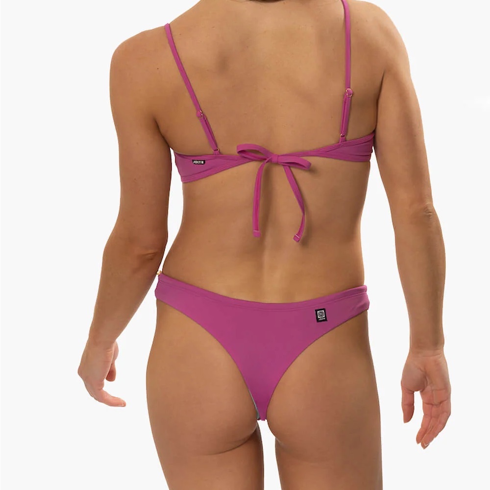 Jolyn

Summer slim coverage bikini bottom